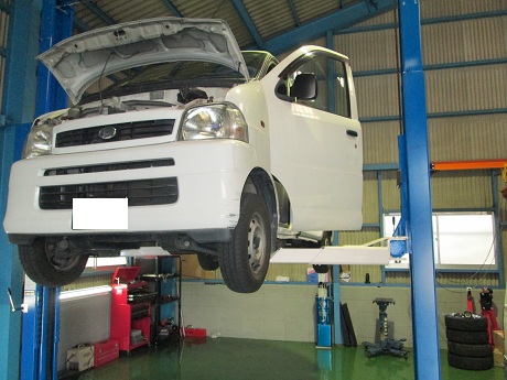 エンジンからガラガラ 音がするという事で入庫のダイハツ ハイゼットvです 修理事例 岡崎市の輸入車修理 整備 Master Piece マスターピース